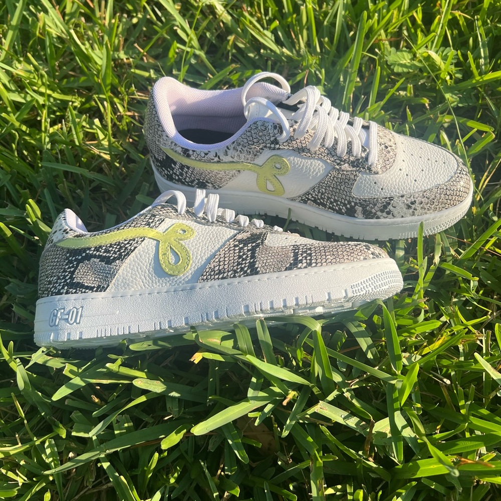 John Geiger Two-Tone Natural Python GF-01s - Picture 3 of 6